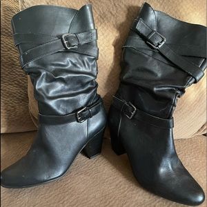 Lightly use size 10 black boots